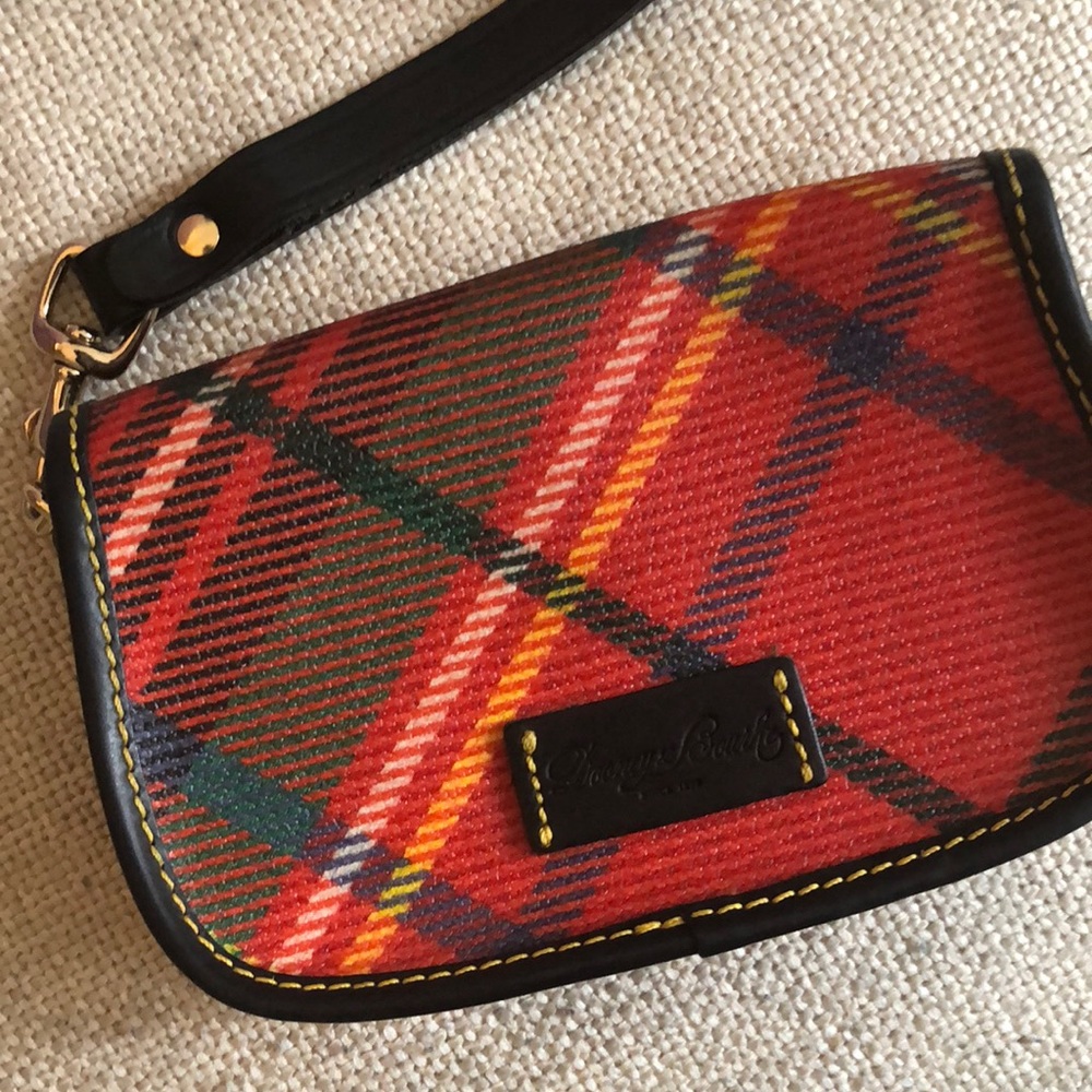 SALE!  Dooney & Bourke wristlet 👛